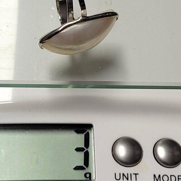 White Oval Mother of Pearl Adjustable Ring - Picture 13 of 13